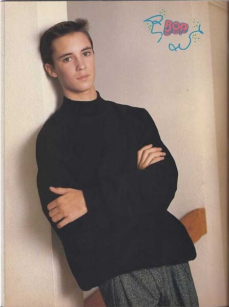 File:Wil-wheaton-in-heavy-weight-long-sleeve-all-people-photo-u1.jpeg